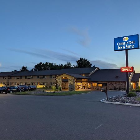 Cobblestone Inn & Suites - Merrill Bagian luar foto