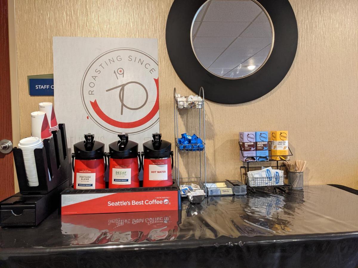 Cobblestone Inn & Suites - Merrill Bagian luar foto