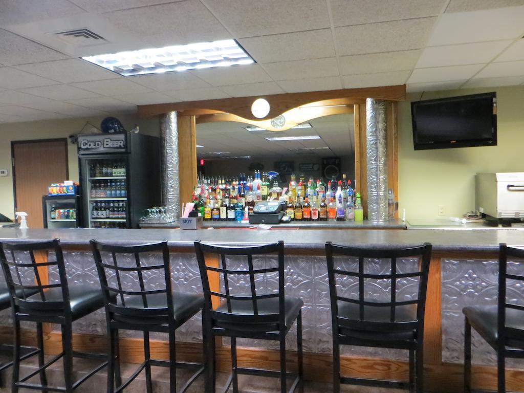Cobblestone Inn & Suites - Merrill Bagian luar foto