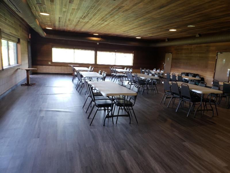 Cobblestone Inn & Suites - Merrill Bagian luar foto