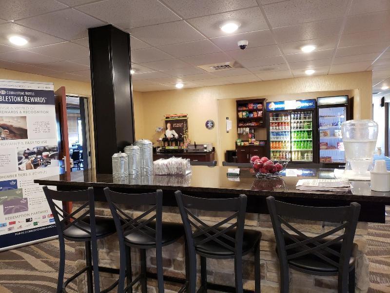 Cobblestone Inn & Suites - Merrill Bagian luar foto