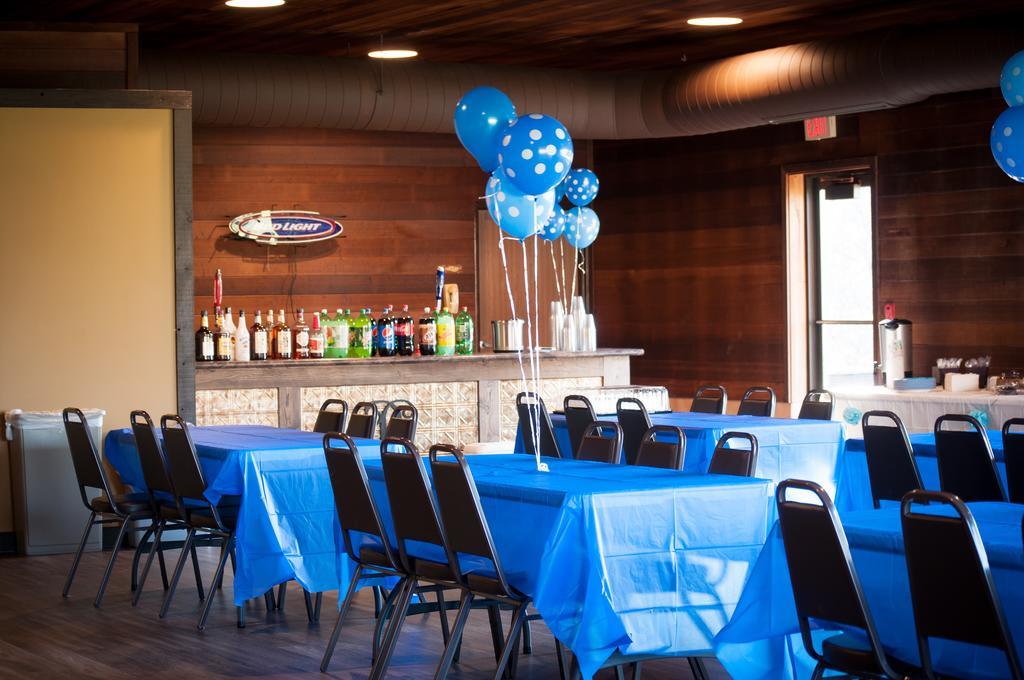 Cobblestone Inn & Suites - Merrill Bagian luar foto