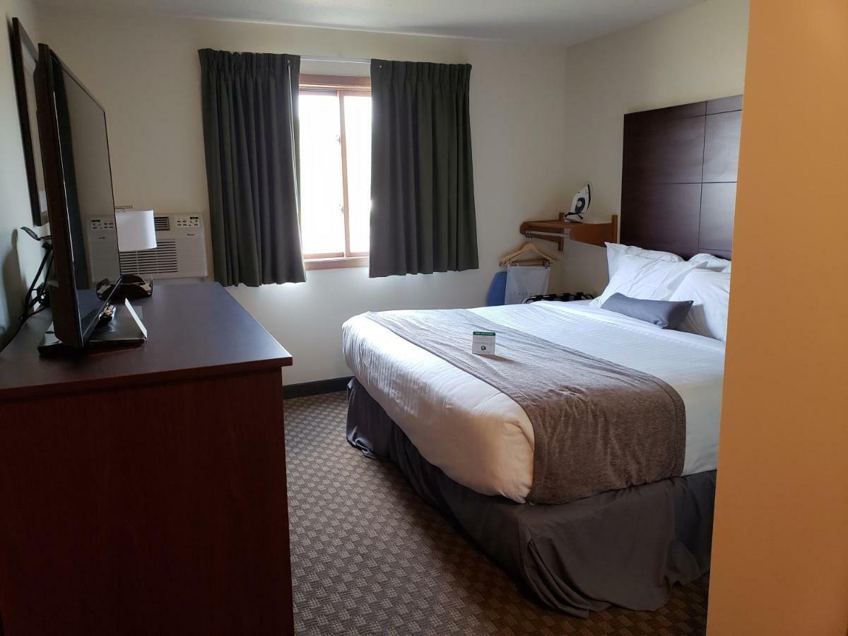 Cobblestone Inn & Suites - Merrill Bagian luar foto
